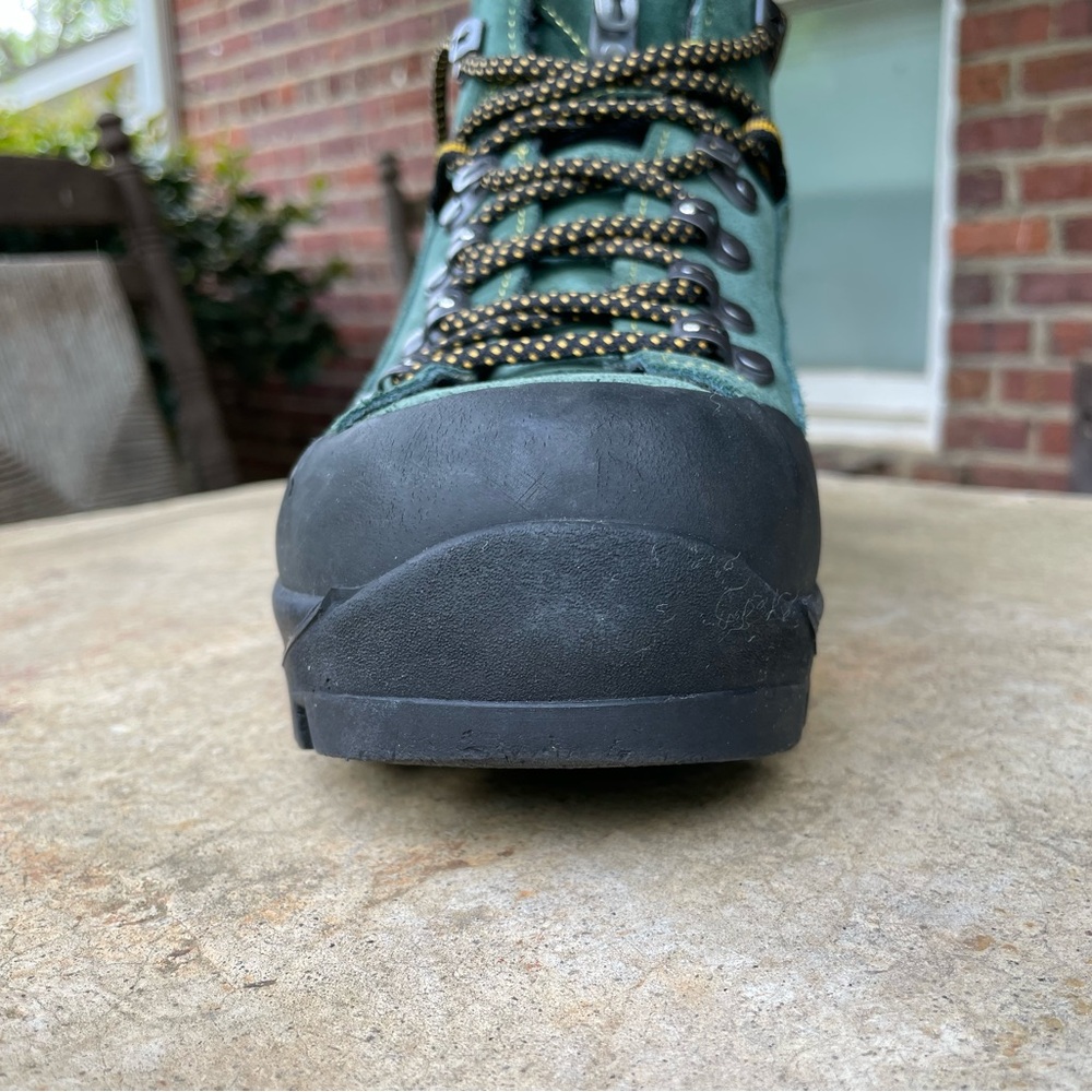 Men’s Lowa Green Suede Hiking Boots with Black Toe Caps - Picture 9 of 16